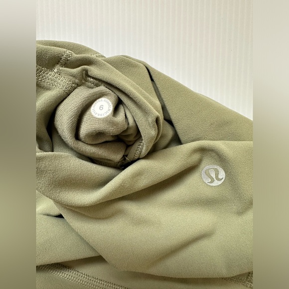 Lululemon Align - size 6 - Picture 3 of 8